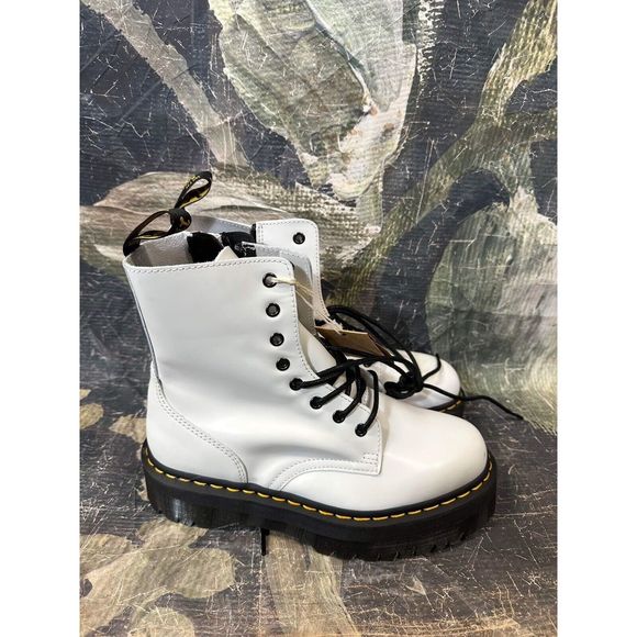 NEW Dr. Martens Jadon 8-Eye White Boot Size Mens 9 Ladies 10 - Picture 3 of 4